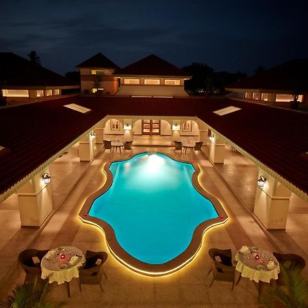 นีออนซ์ รีสอร์ต Hotel อานันด์ ภายนอก รูปภาพ