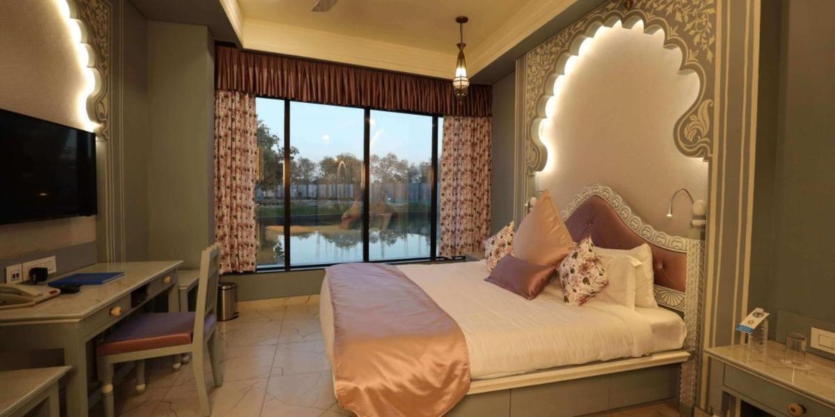 นีออนซ์ รีสอร์ต Hotel อานันด์ ภายนอก รูปภาพ