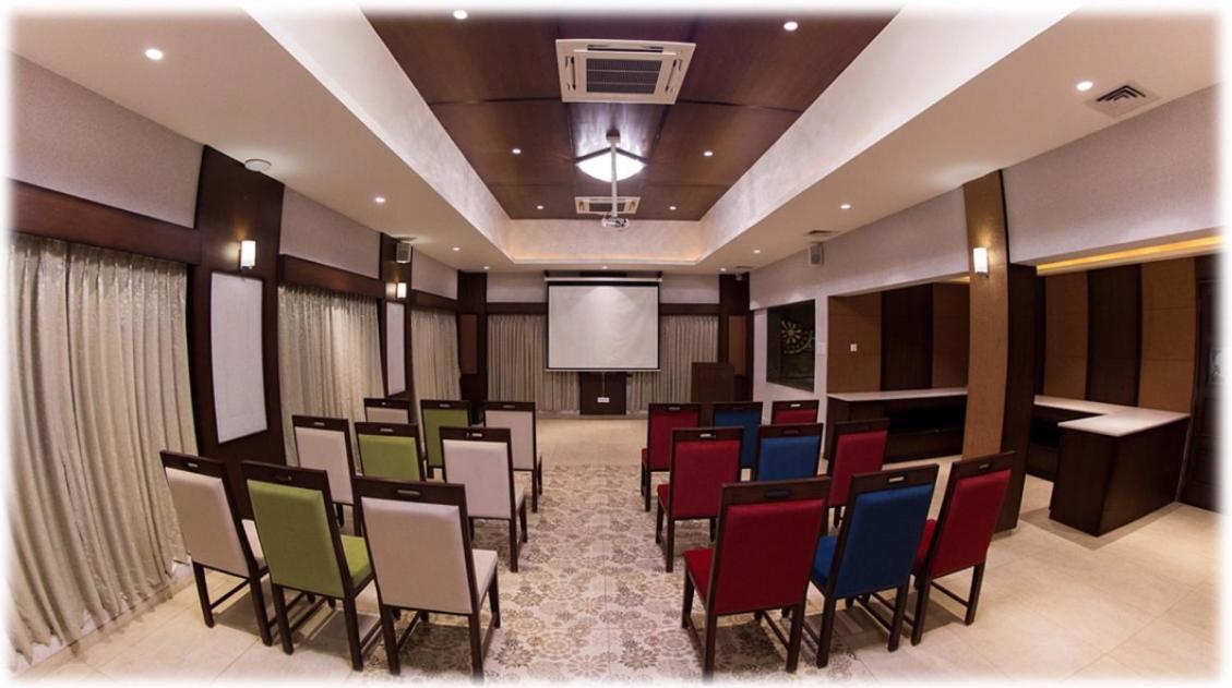 นีออนซ์ รีสอร์ต Hotel อานันด์ ภายนอก รูปภาพ