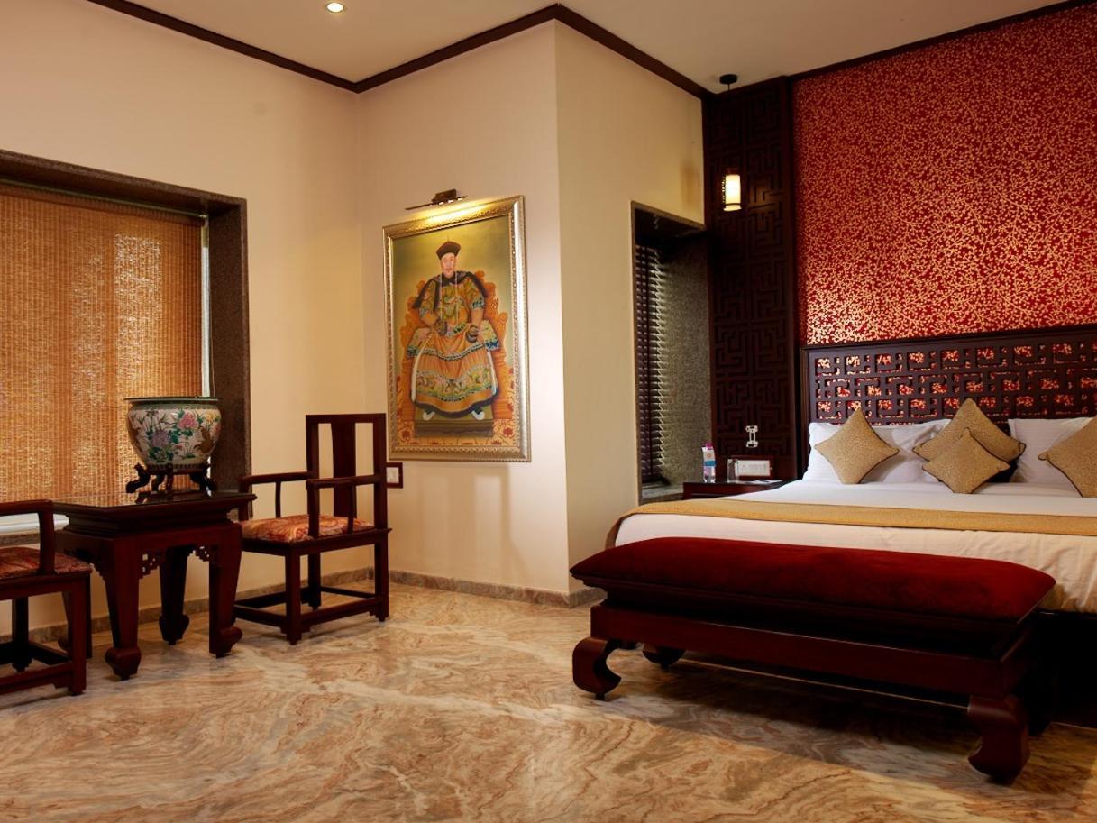 นีออนซ์ รีสอร์ต Hotel อานันด์ ภายนอก รูปภาพ