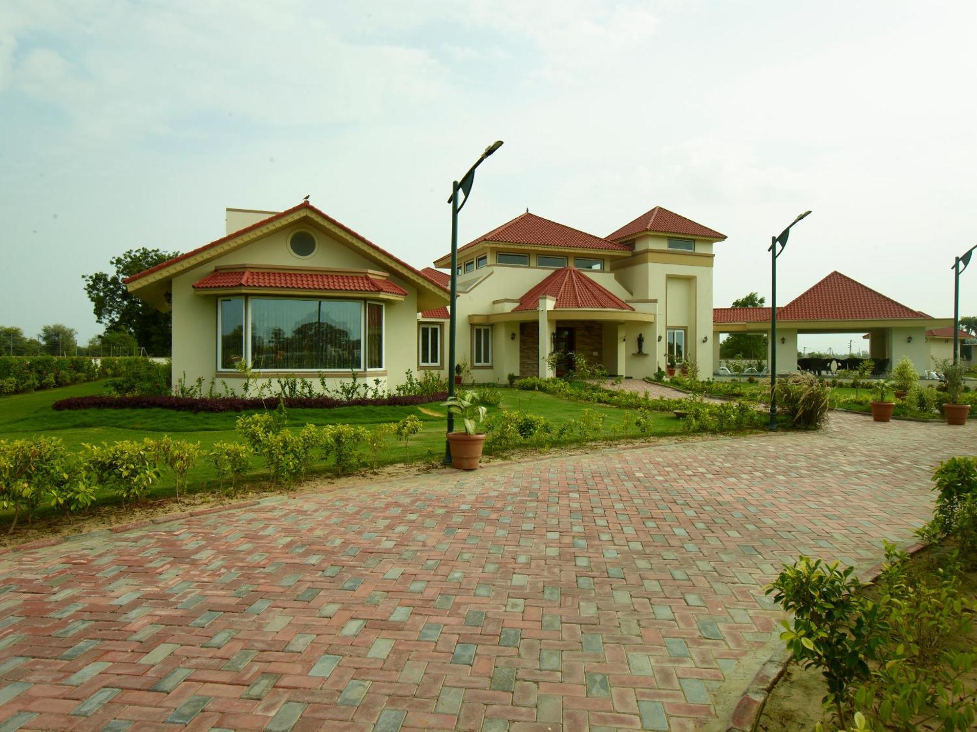 นีออนซ์ รีสอร์ต Hotel อานันด์ ภายนอก รูปภาพ