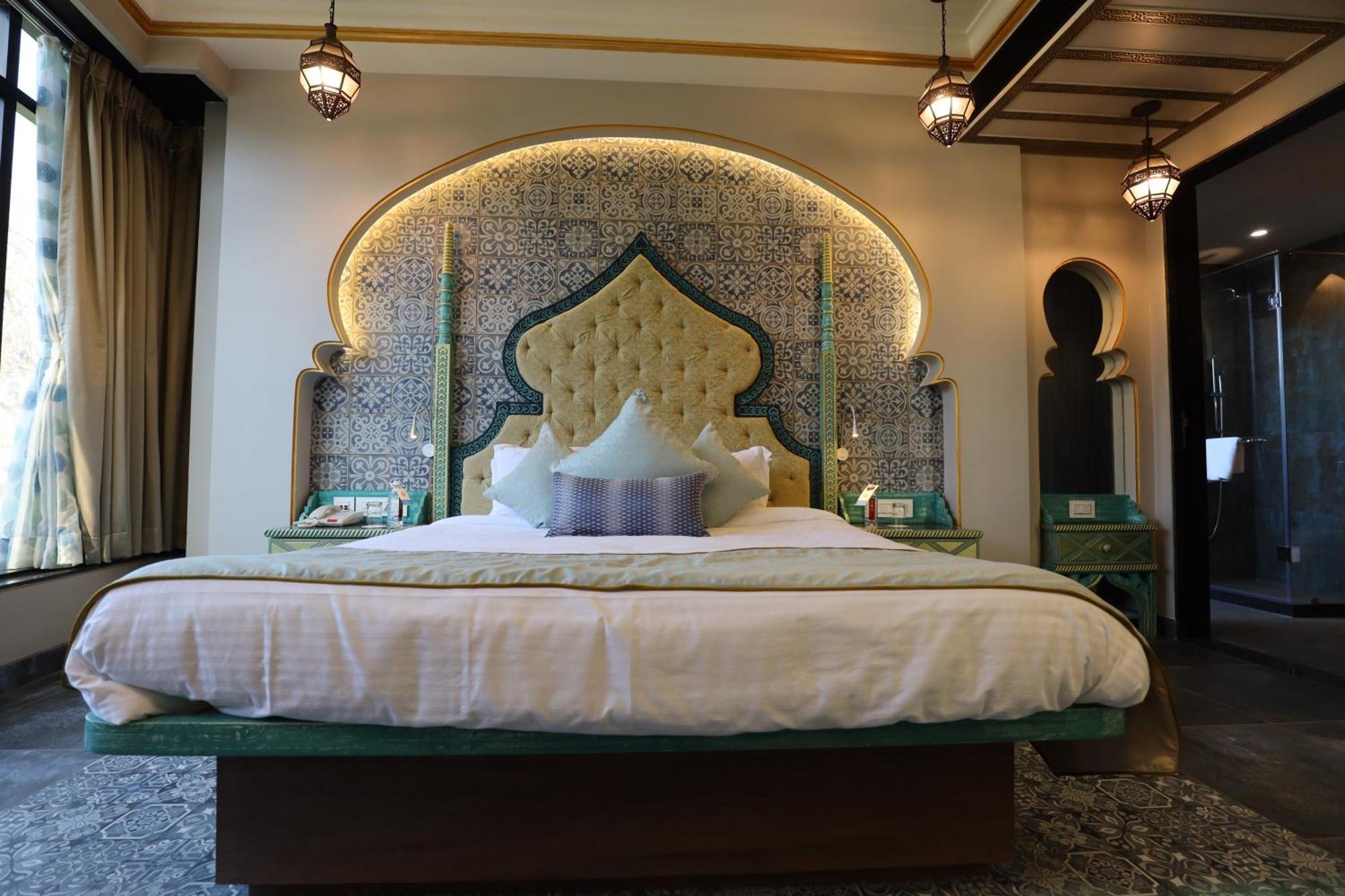 นีออนซ์ รีสอร์ต Hotel อานันด์ ภายนอก รูปภาพ
