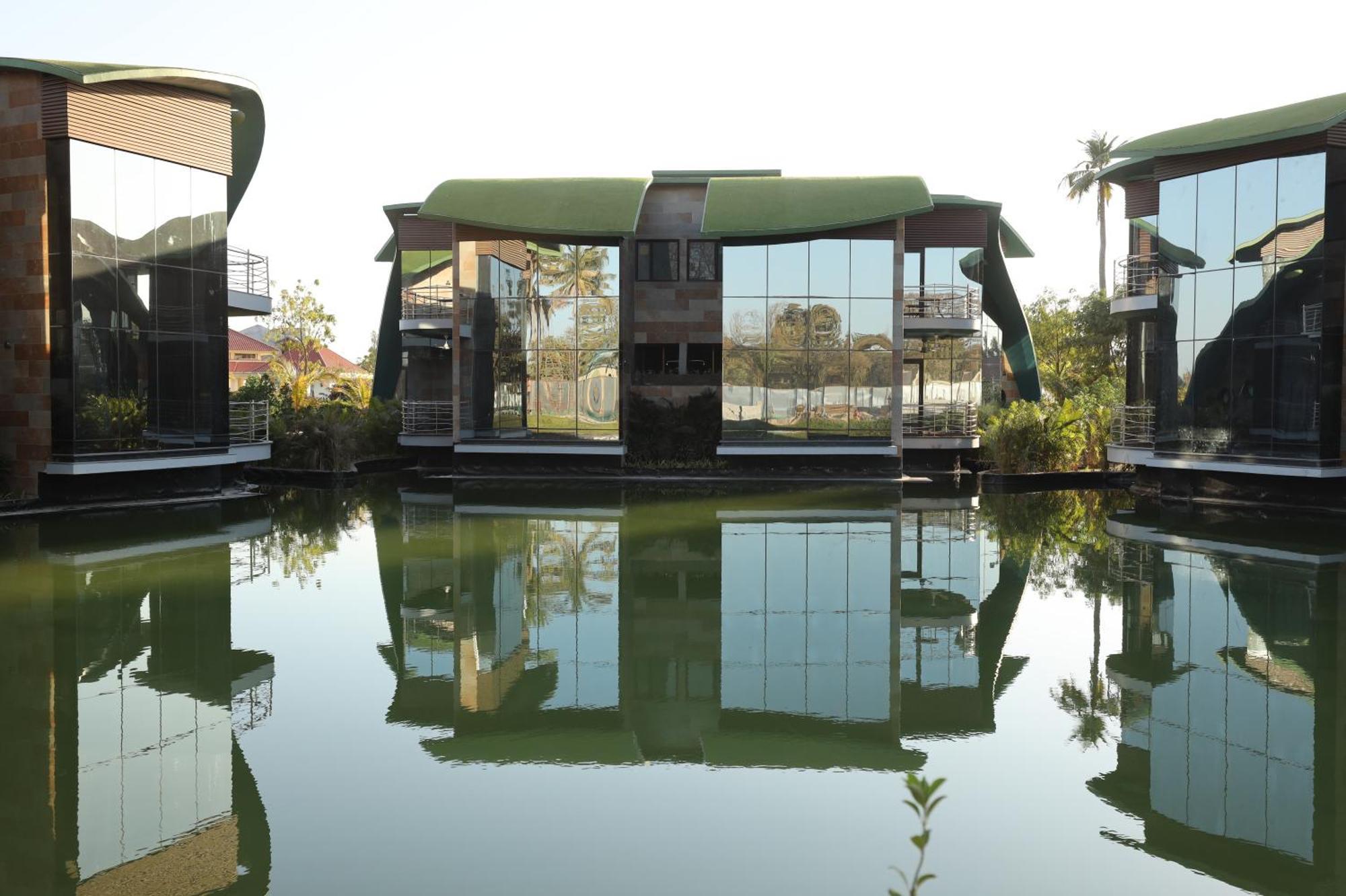 นีออนซ์ รีสอร์ต Hotel อานันด์ ภายนอก รูปภาพ